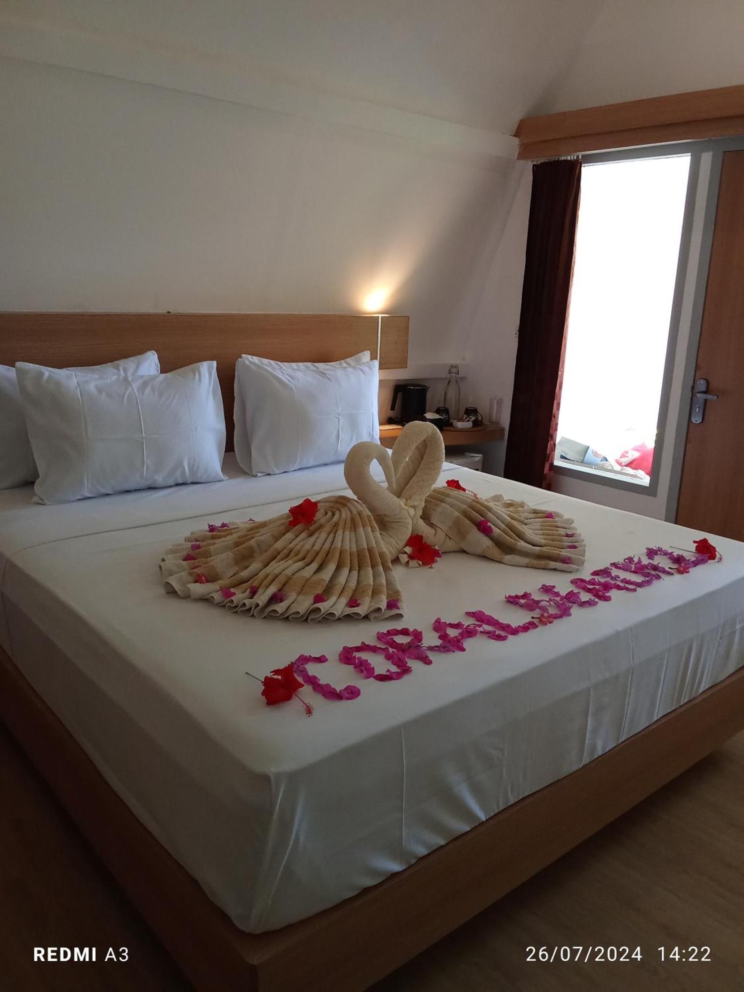 Coral Beach 2 Bungalow Gili Trawangan Esterno foto